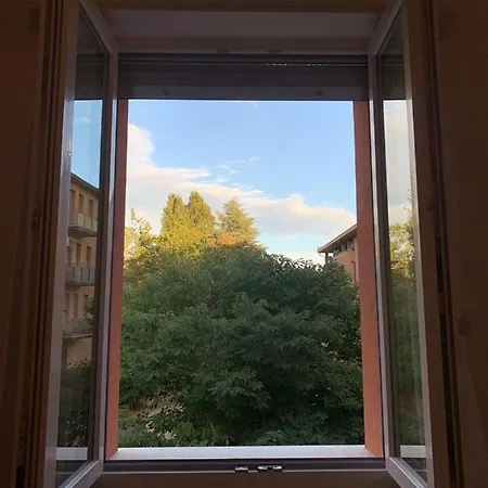 Comfortable Suitable 1-2 Pax Apartment Bologna
